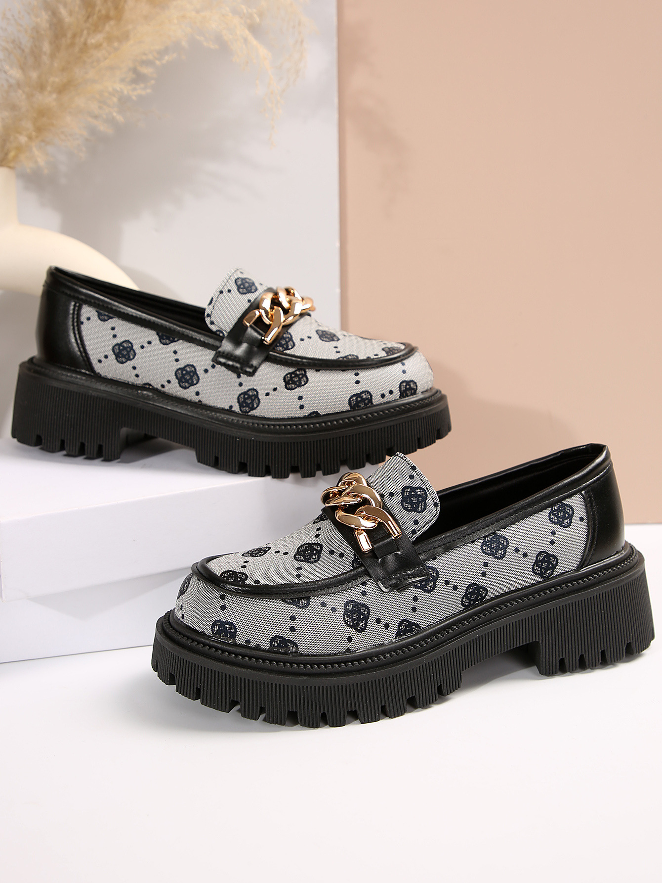 Autumn new large size within the increase in women's shoes with muffin small leather shoes_voghion.com