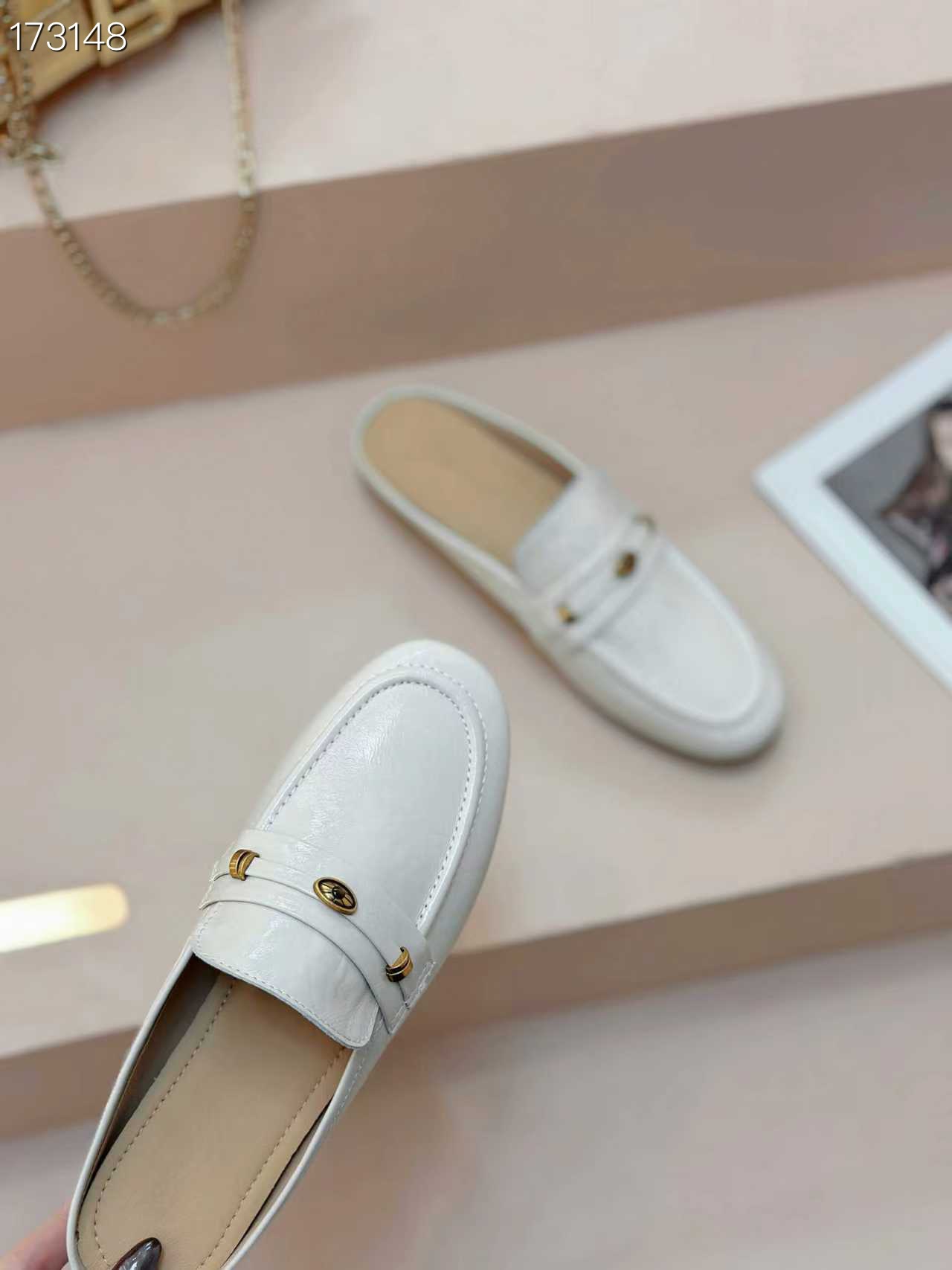 Dép sandal nữ quai chữ V đế bằng da thật thoáng khí mùa hè — Màu trắng be chi tiết 6