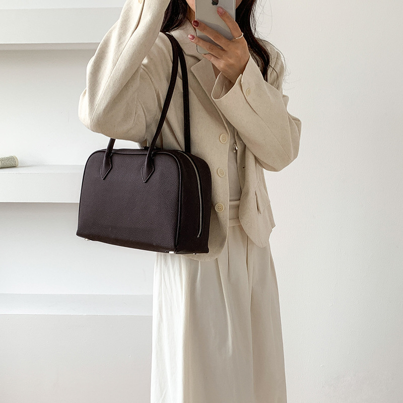 New Top Grain Cowhide Boston Pillow Bag Korean Niche Underarm Bag For Women Large Capacity Commuter Shoulder Handbag - Thumbnail 2