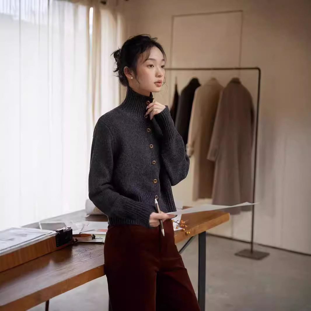 Retro short sweater