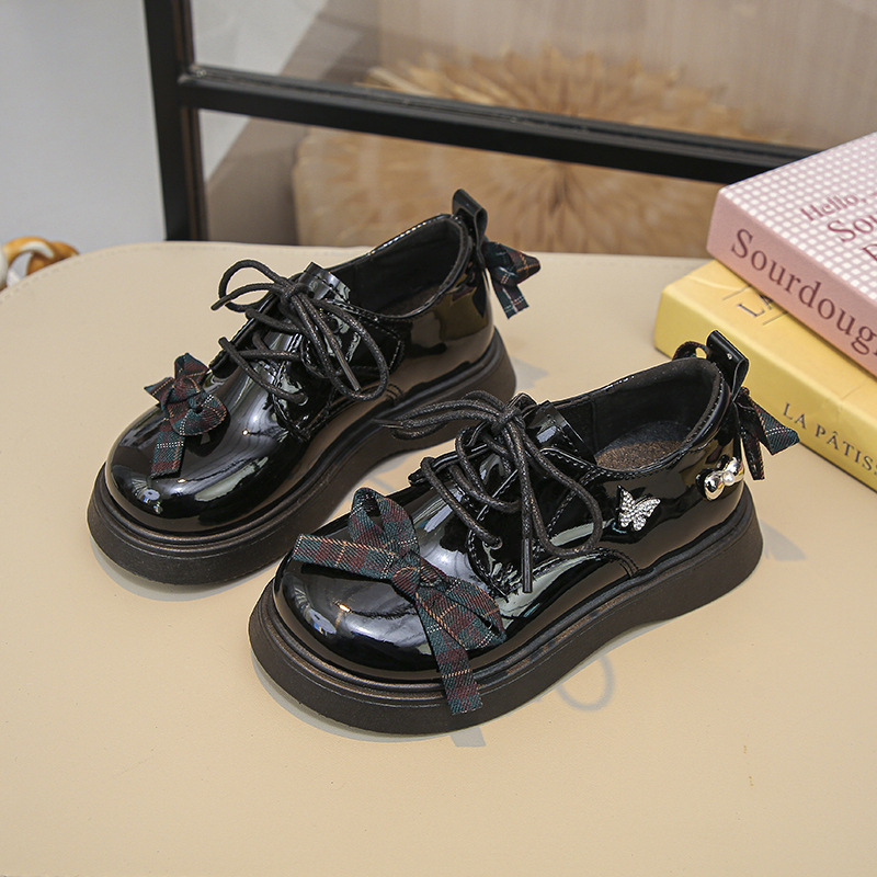 2026 nueva primavera gruesa imprimación de piel brillante para niños zapatos de cuero de niñas zapatos de arco de estilo británico vino rojo
