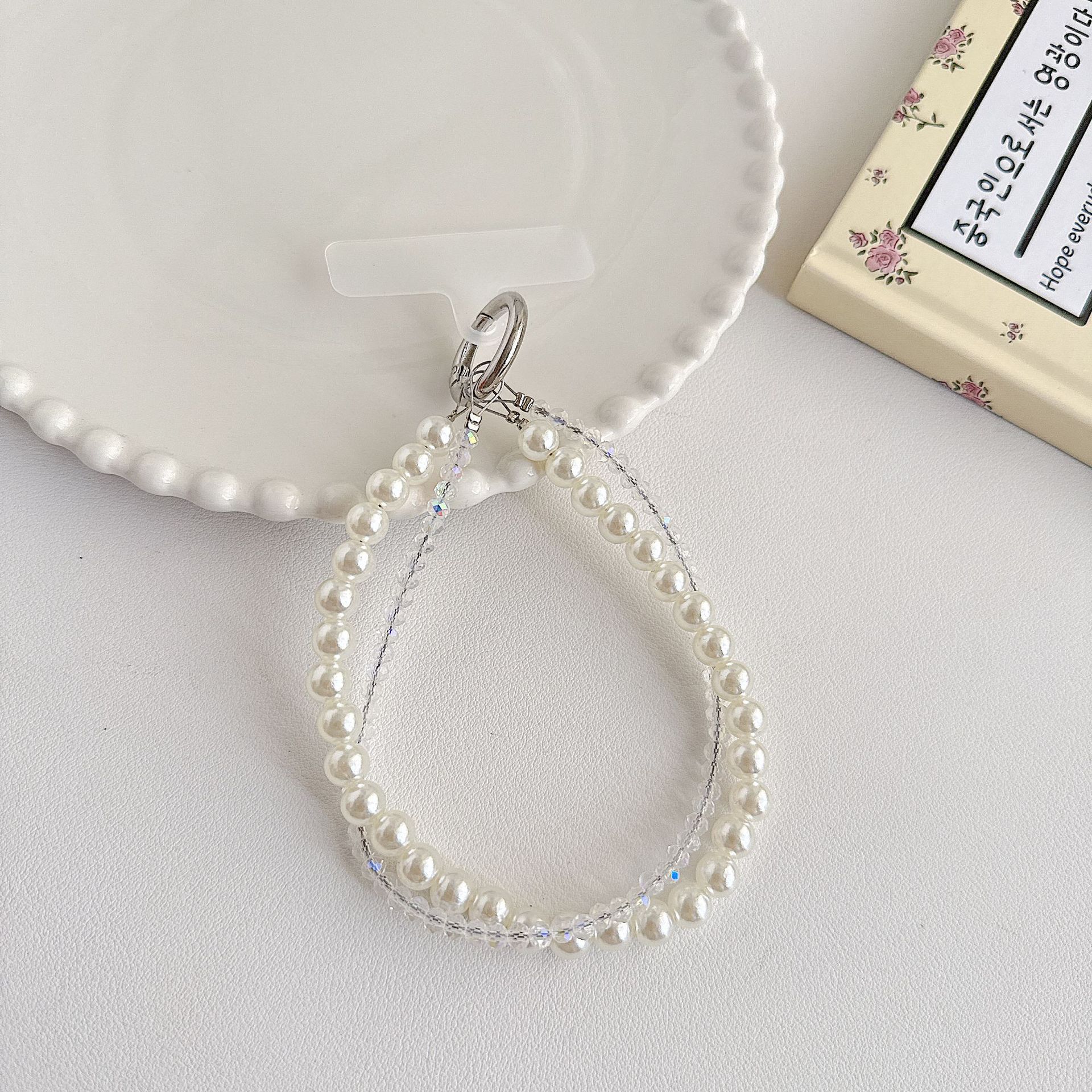 Boutique hecho a mano de alta gama teléfono móvil cadena colgante mujer estilo ins cristal coreano perla enrollamiento cadena de muñeca moda corta