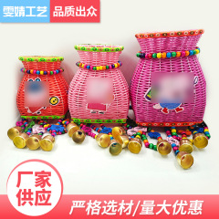 メーカー直売の小さいかごの魚のかごの民族風の肩のかごは鈴の特色の工芸品を持って手作業で卸売りを編みます。