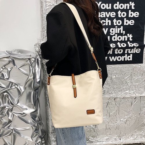 Korean style simple casual shoulder bag  new fashion crossbody bag nylon Oxford cloth lightweight bucket bag trendy