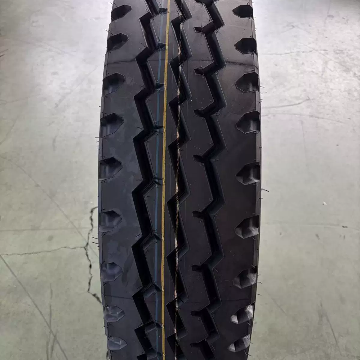 批发/出口 中一厂 全钢丝货车轮胎13r22.5 12r22.5 11r22.5真空