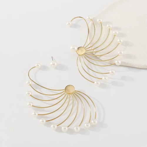 Europe and the United States the new exaggerated personality fan earrings women's ears hang geometry imitation pearl earrings wholesale restoring ancient ways