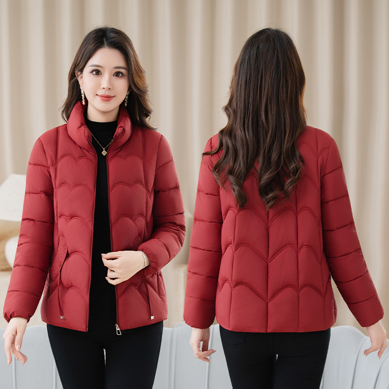 Algodón mujer corto caliente de mediana edad otoño invierno chaqueta delgada ropa de pluma 2025 nueva chaqueta de algodón de mamá