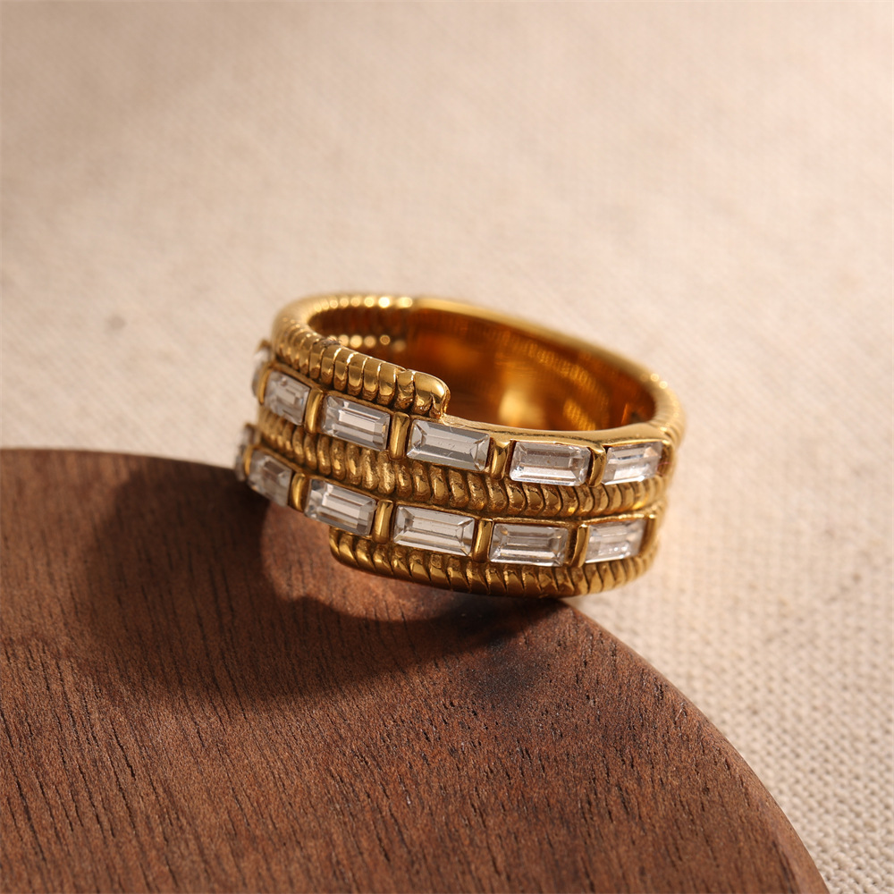 Anillo de acero inoxidable de estilo americano de TINA diseño de nicho de mujer mosaico de anillo de acero de titanio universal joyas de mano