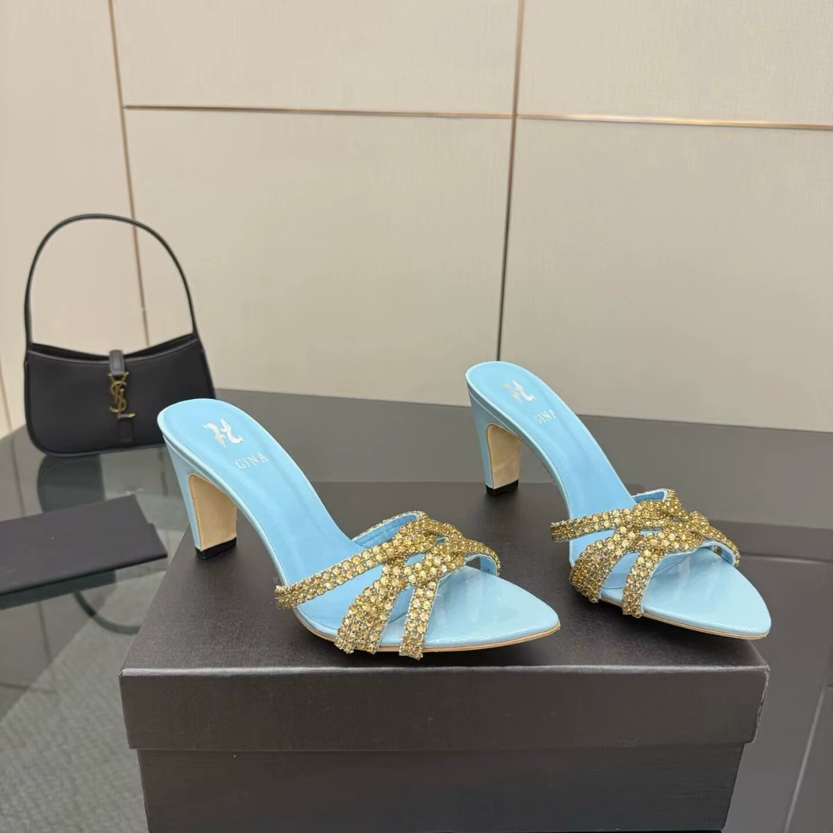 Внешняя торговля 2025, новый стиль, босоножки на высоком каблуке из натуральной кожи со стразами, шлепанцы, туфли на шпильке, острые носки, открытые носки, змеиный узор в римском стиле.