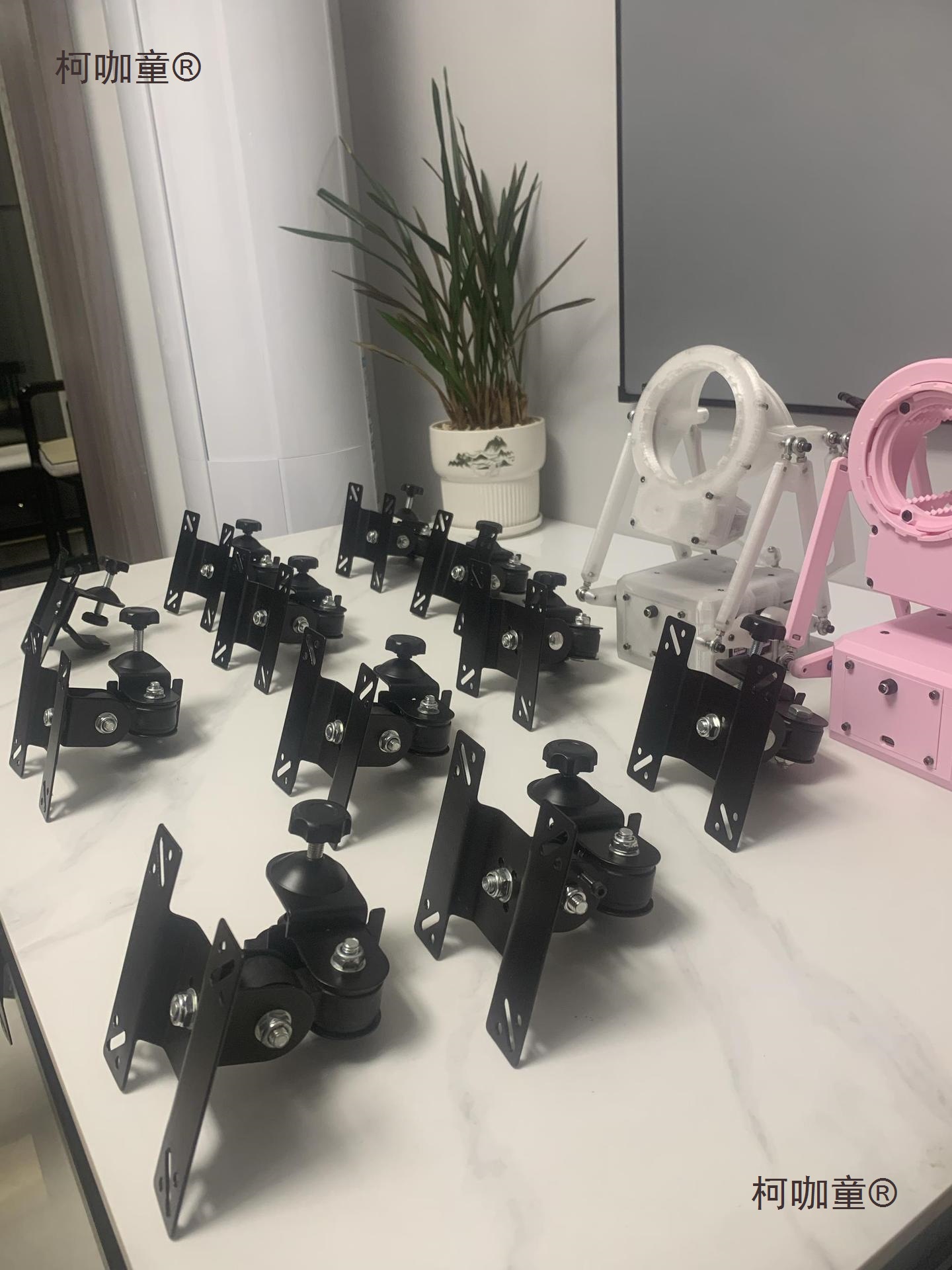 sr6 ,osr2/通用，固定支架，可以调节左右上下旋转麦太保