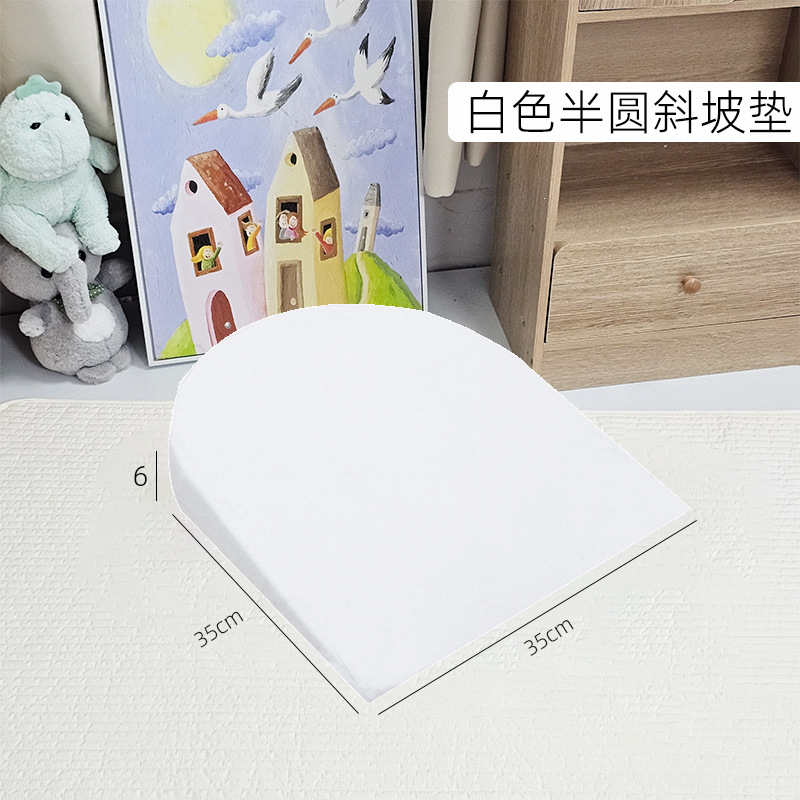 흰색 반원형 슬로프 매트