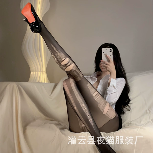 Hand-torn black stockings [soft bag]