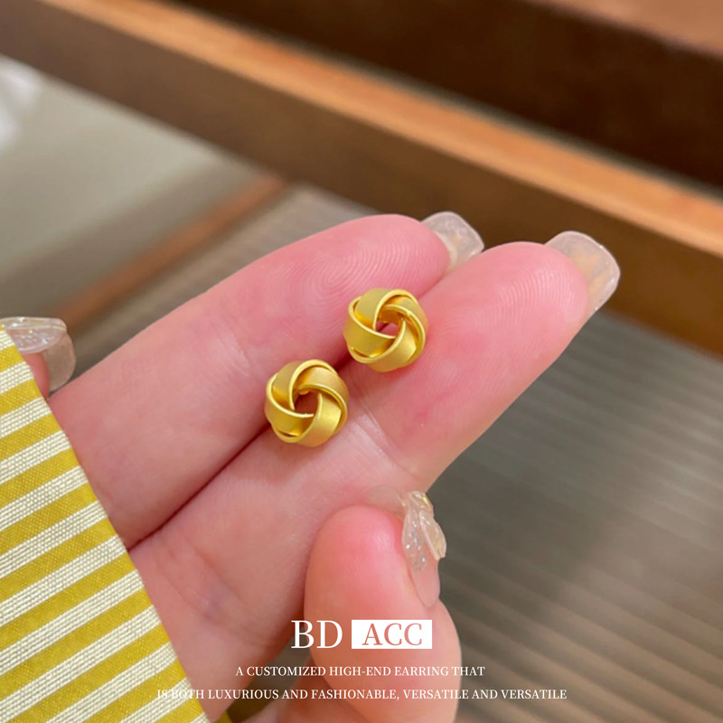 Geometric fashionable retro design earrings