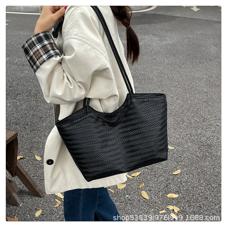 Large Capacity Bag for Women 2025 Autumn Women's Shoulder Bag Versatile Commuting Work Tote Bag Women's Office Bag in Stock Large Capacity Bag for Women 2025 Autumn Women's Shoulder Bag Versatile Commuting Work Tote Bag Women's Office Bag in Stock