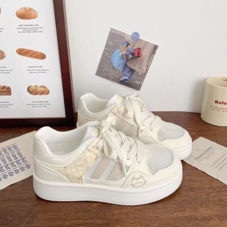 Casual versátil zapatos blancos ligeros de primavera 2026 zapatos de skate de estilo de escuela de viaje de alta calidad zapatos de entrenamiento de mujeres