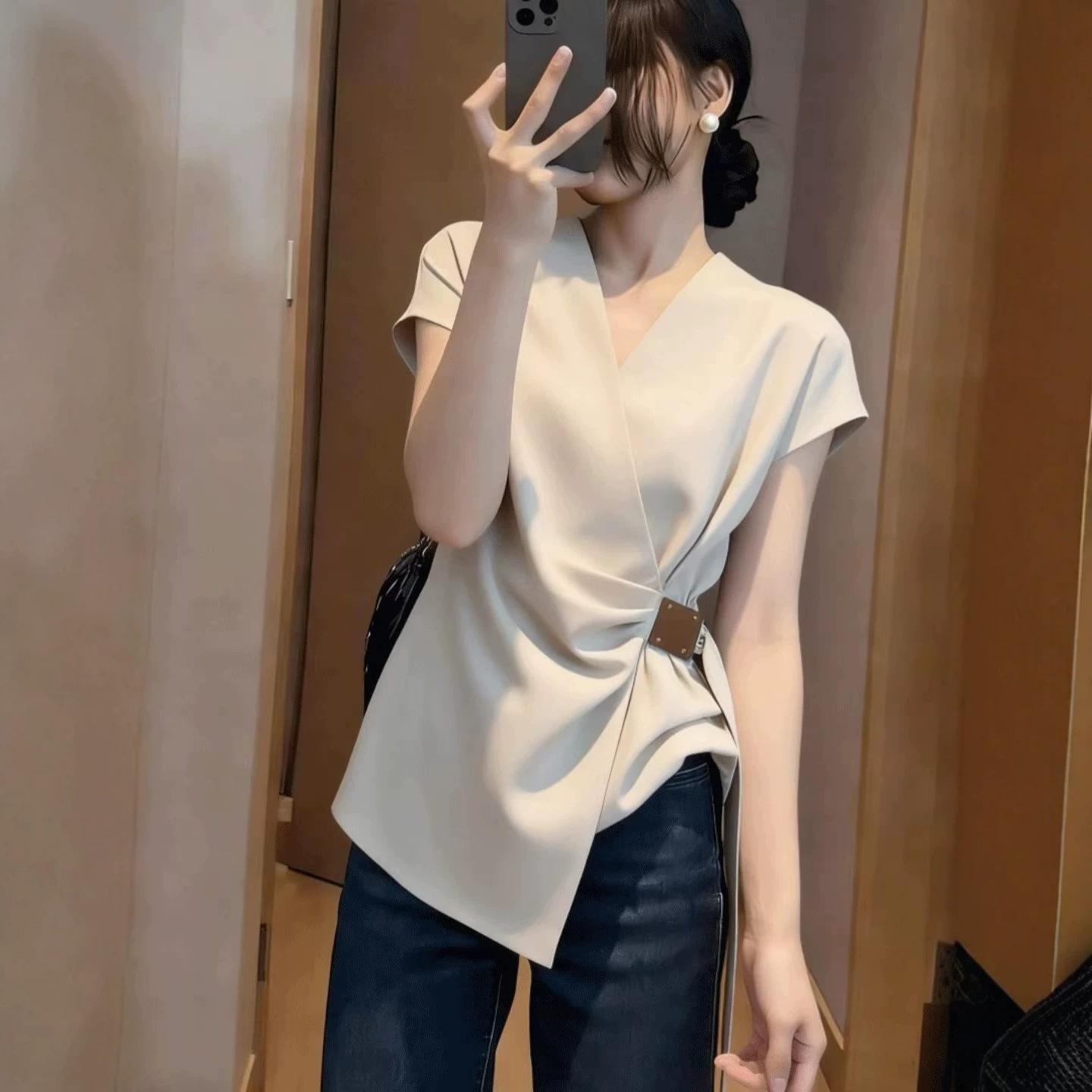 Áo thun nữ cổ chữ V tay ngắn kiểu Pháp, thiết kế eo thon không đối xứng — màu mơ chi tiết 2