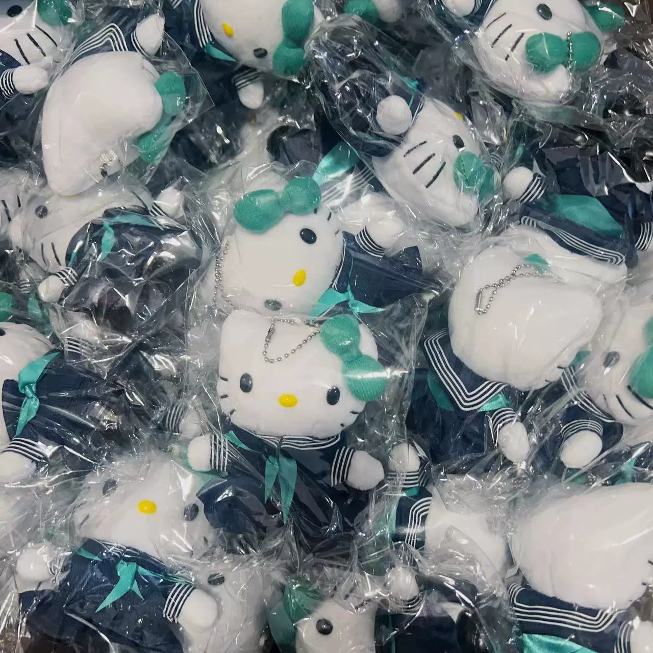 Подвесной брелок (Hello Kitty) Юпитеровая плисированная юбка плюш, студенческий стиль, 2023