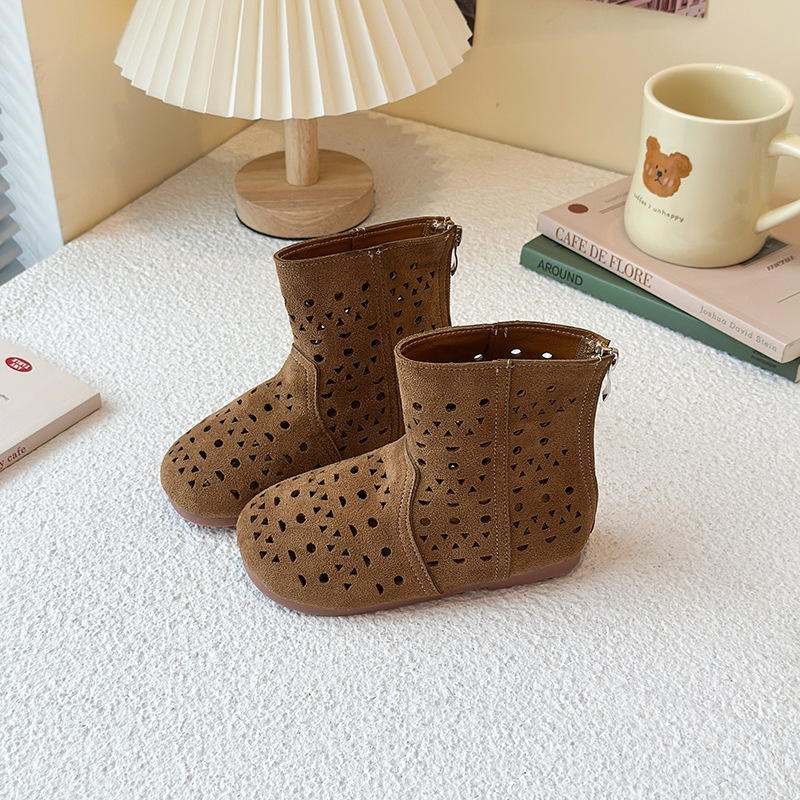 Botas de cano curto vazadas e respiráveis para meninas, sandálias de verão com cadarço e sola grossa, design fofo de princesa com recortes em amarelo e marrom._voghion.com