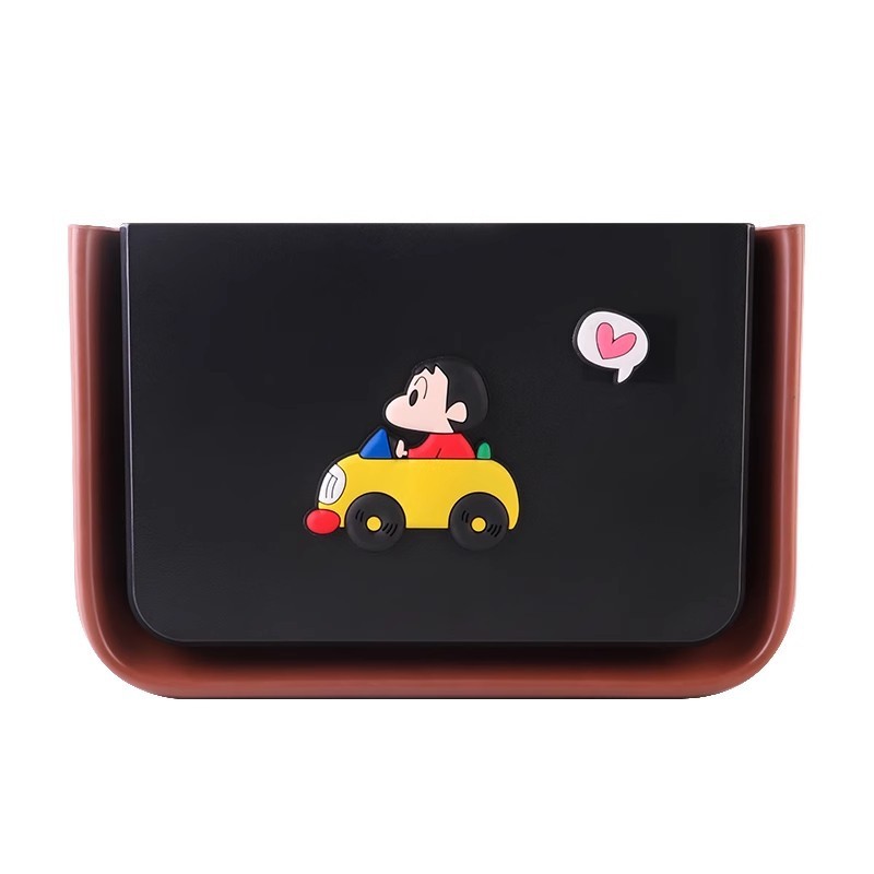 車のゴミ箱の折り畳みネットの赤い車の中でアイデアの後ろの席のかわいいアニメの掛け式の雑物の置物の女性を使います。|undefined