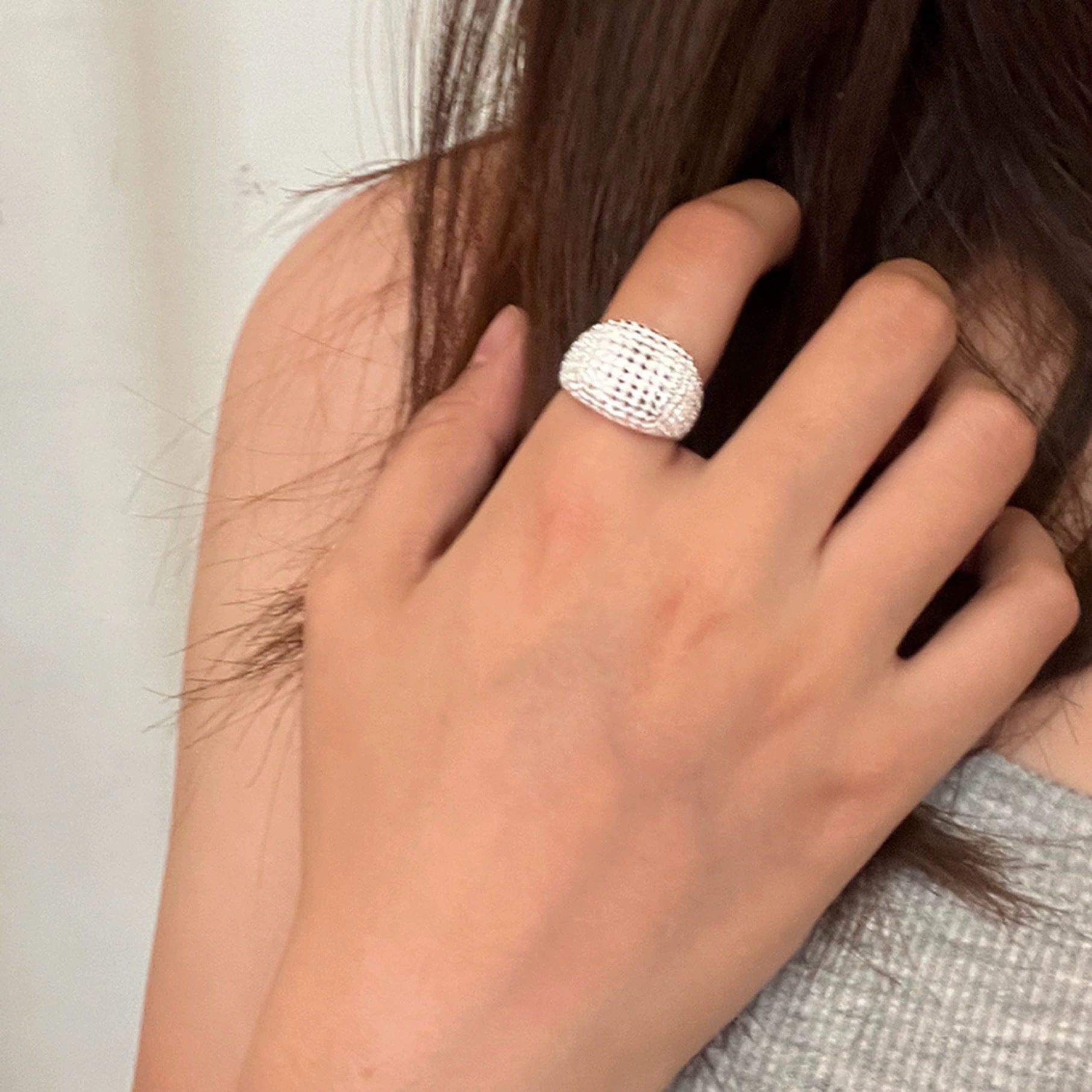 韓国版の不規則な925スターリングシルバーの女性用多用途リング、ニッチなインスタイルのデザイン、色あせしない組み合わせリング