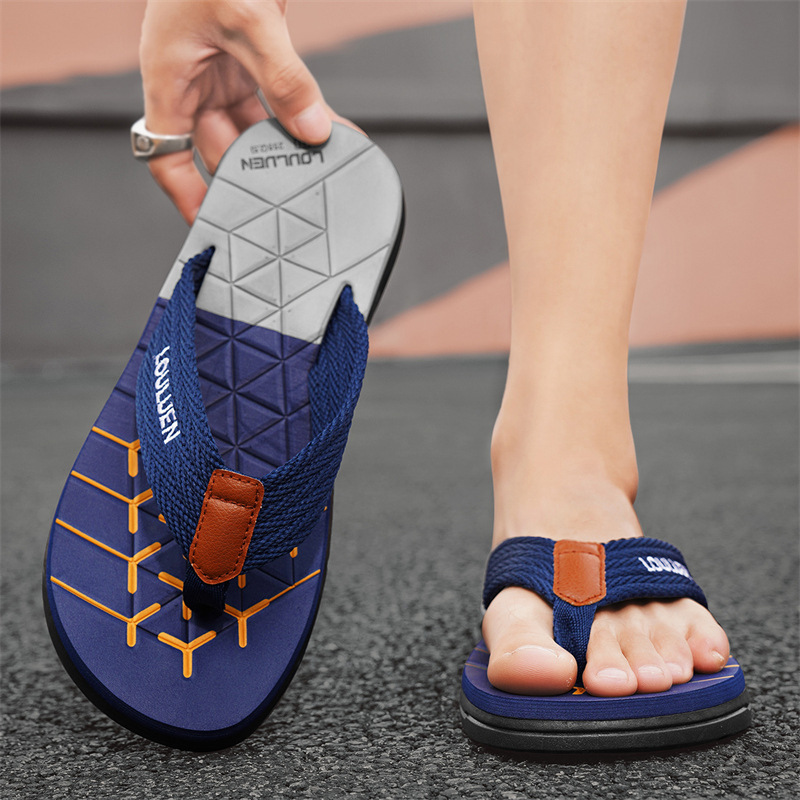 2025 chanclas de verano personalidad de los hombres zapatos de playa de uso exterior tendencia al aire libre sandalias y zapatillas antideslizantes de fondo suave en nombre del cabello