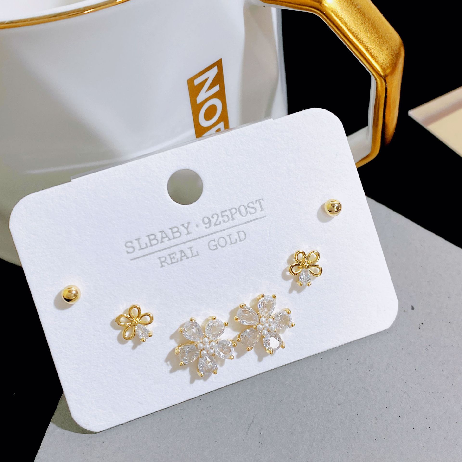 Simple Style Letter Flower Copper Plating Zircon Ear Studs 1 Set