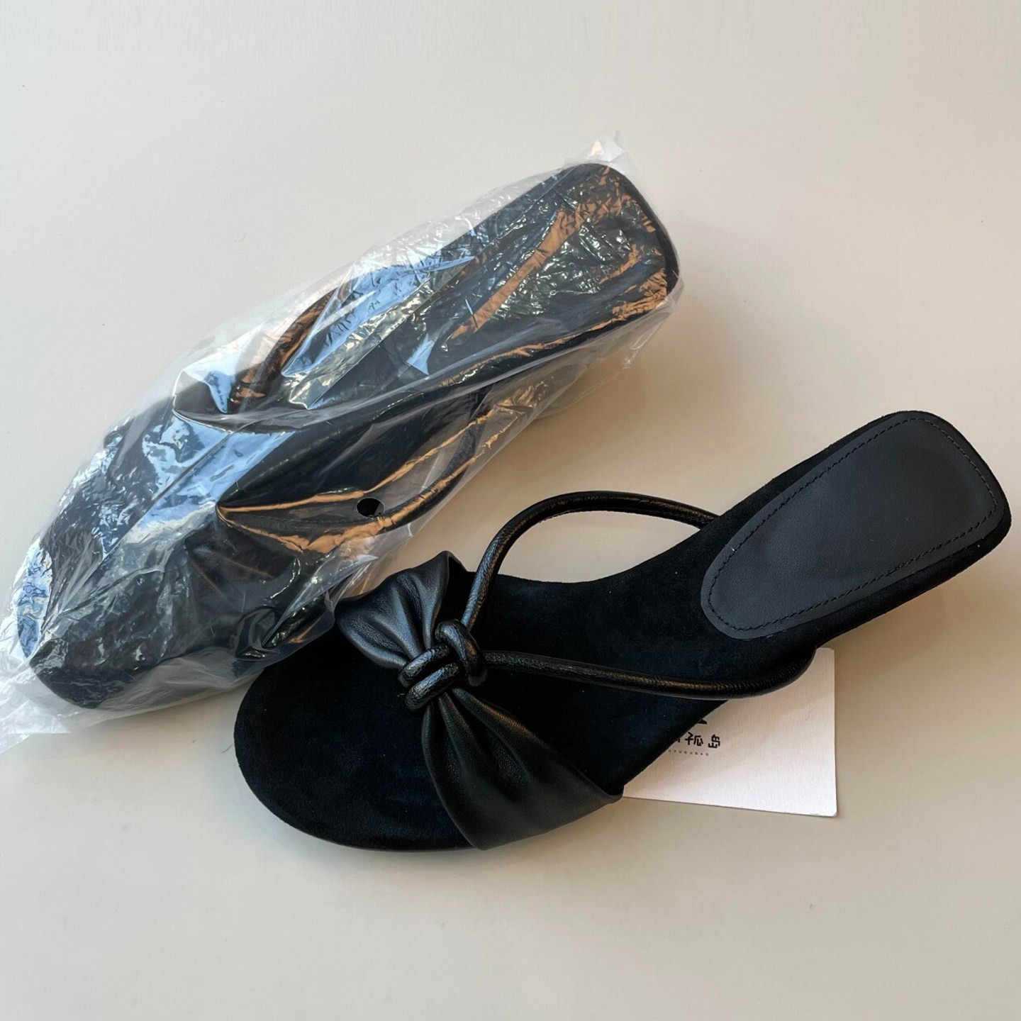 2026 verano nuevo estilo retro minimalista versátil pendiente con una zapatilla cruzada con arco de dedos desnudos zapatillas de viaje image 3