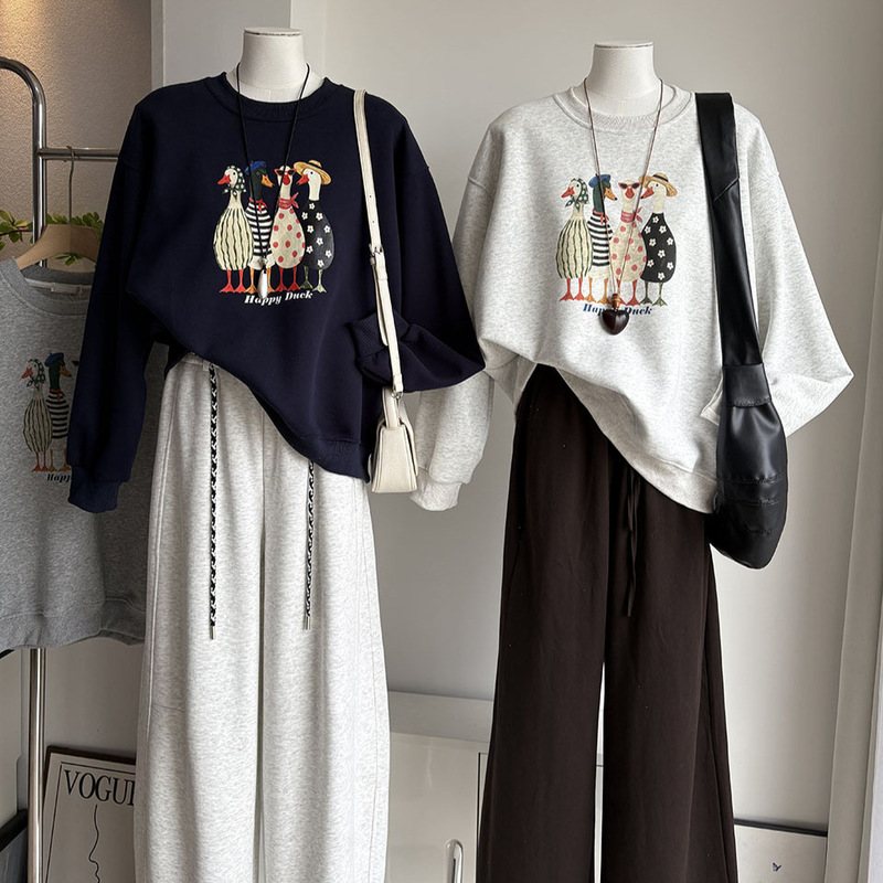 [Beijing] 2026 Autumn New Korean Style Round Neck Cartoon Duck Print Sweatshirt Women's Loose Casual Top 7680