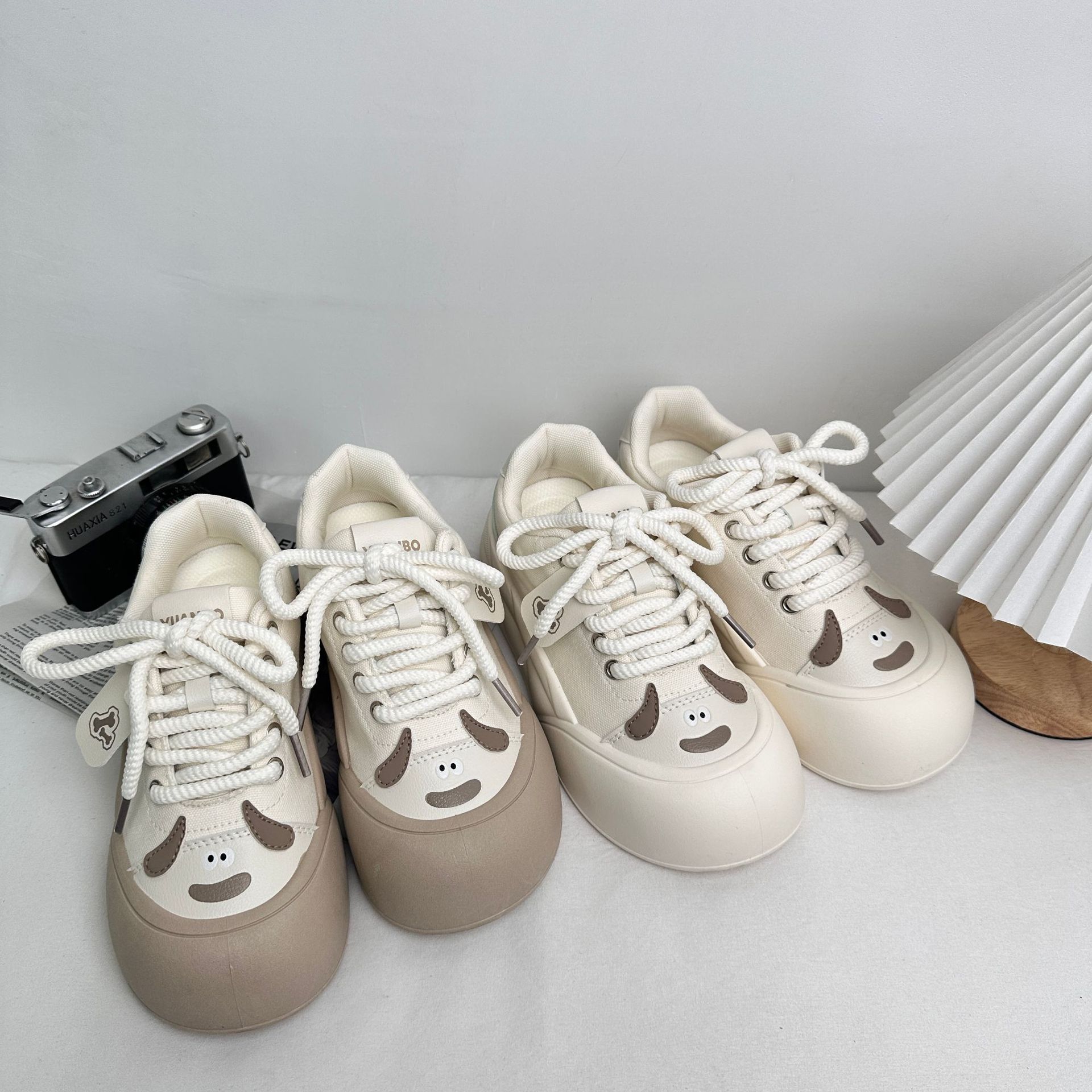 Yuanbo 2025 primavera zapatos de cabeza grande con suela gruesa para estudiantes de skate de altura universal zapatos de pan casuales coreanos