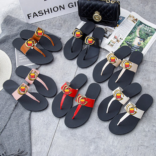 �ż�ƽ����ЬŮ�ļ��r��Flip-flops�⴩Ƥ�������ϚW���Aֺ����Ь