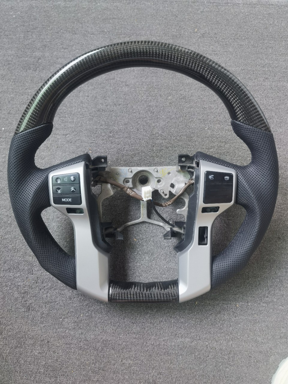 Suitable for Toyota Land Cruiser LC150, Tundra, Sequoia, and Prado 4.0; carbon fiber steering wheel modification and customization