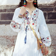 西藏云南民族风长裙刺绣棉麻白裙度假出游连衣裙仙旅行女装新款