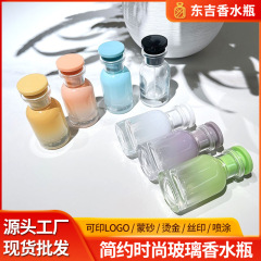 便携玻璃喷雾分装瓶方形香水瓶供应旅行便携精油香水小样瓶批发