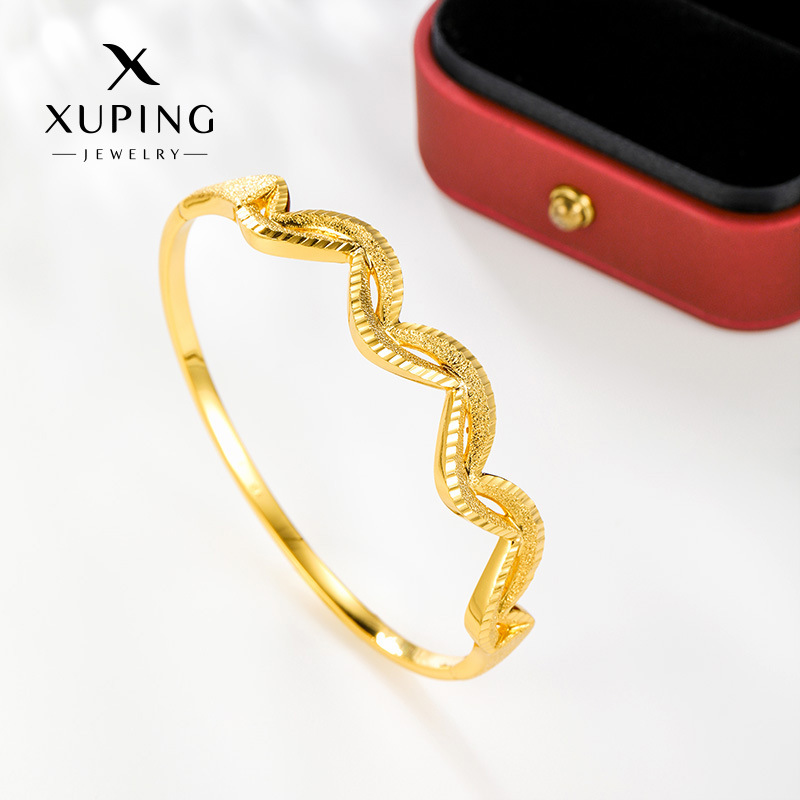 Xuping nueva moda ligera aleación de lujo chapado 24k color pulsera temperamento simple Europa y América joyas transfronterizas al por mayor image 1
