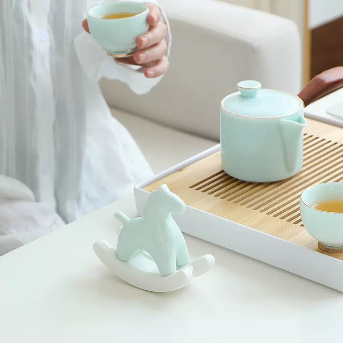 创意陶瓷摇摇马摆件书房卧室电视柜装饰品跨境出口礼品马年工艺品