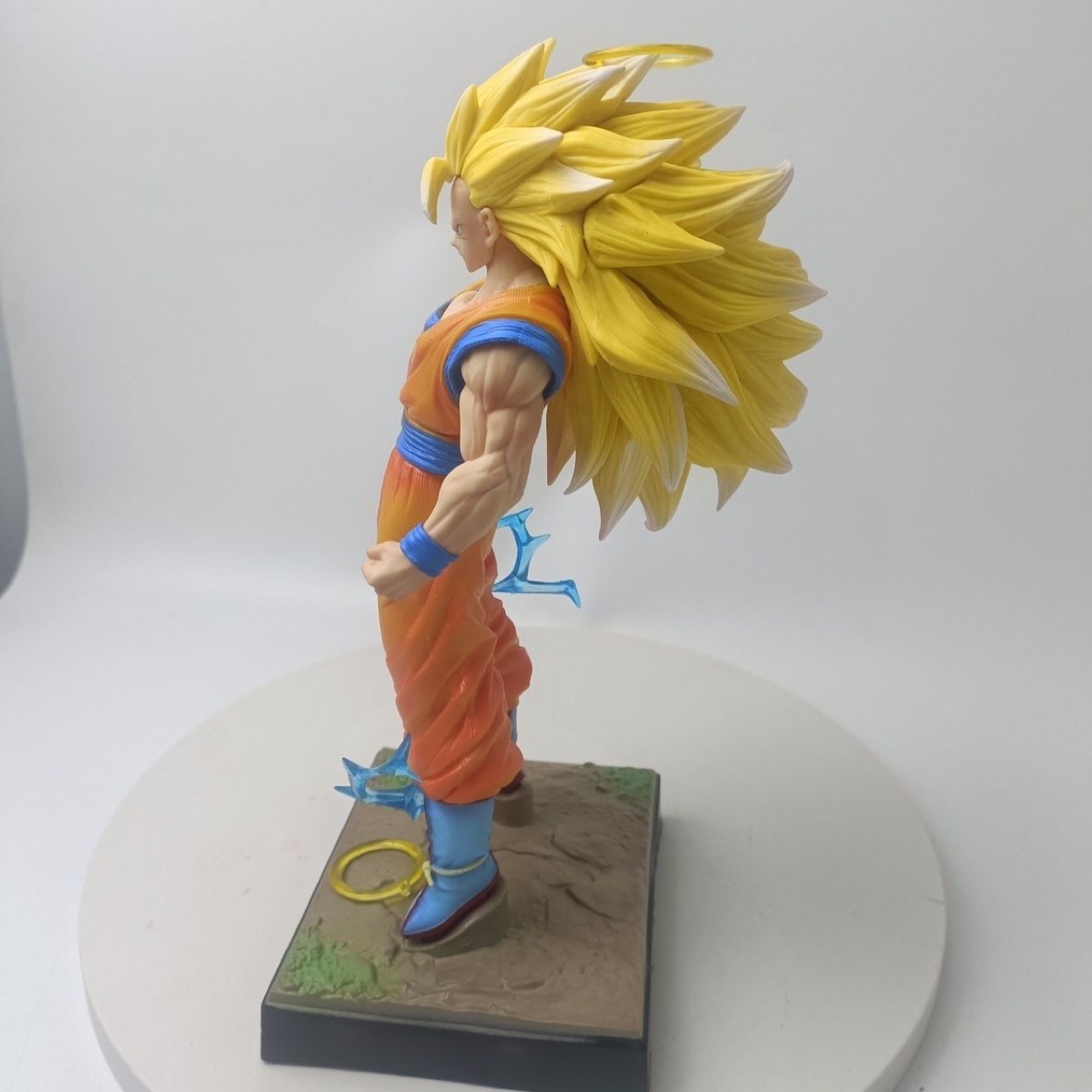 Siete bolas de dragón GK ilimitado super super tres solos super tres Sun Wukong tallado a mano modelo de estatua de alta calidad decoración