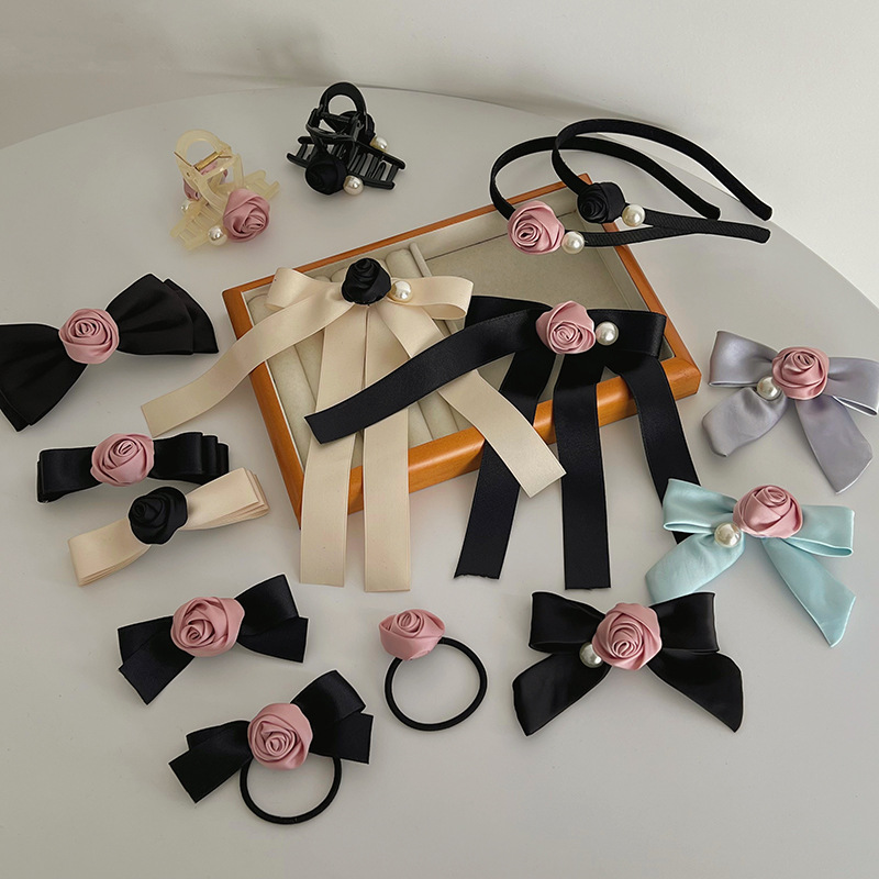 Fuchsia three dimensional hairgrip with bow