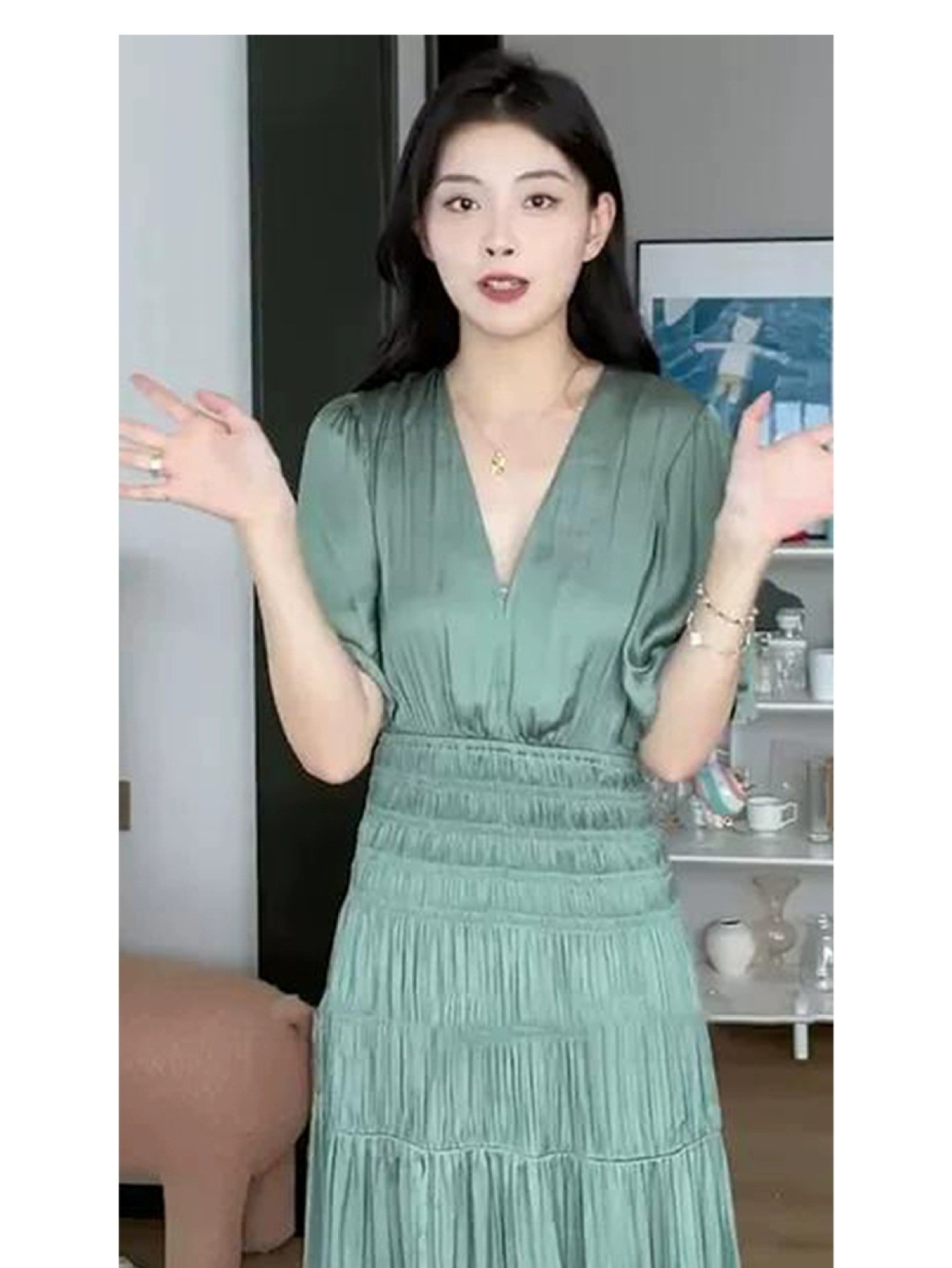 Váy liền satin cổ chữ V dáng dài kiểu Pháp tinh tế — váy xanh