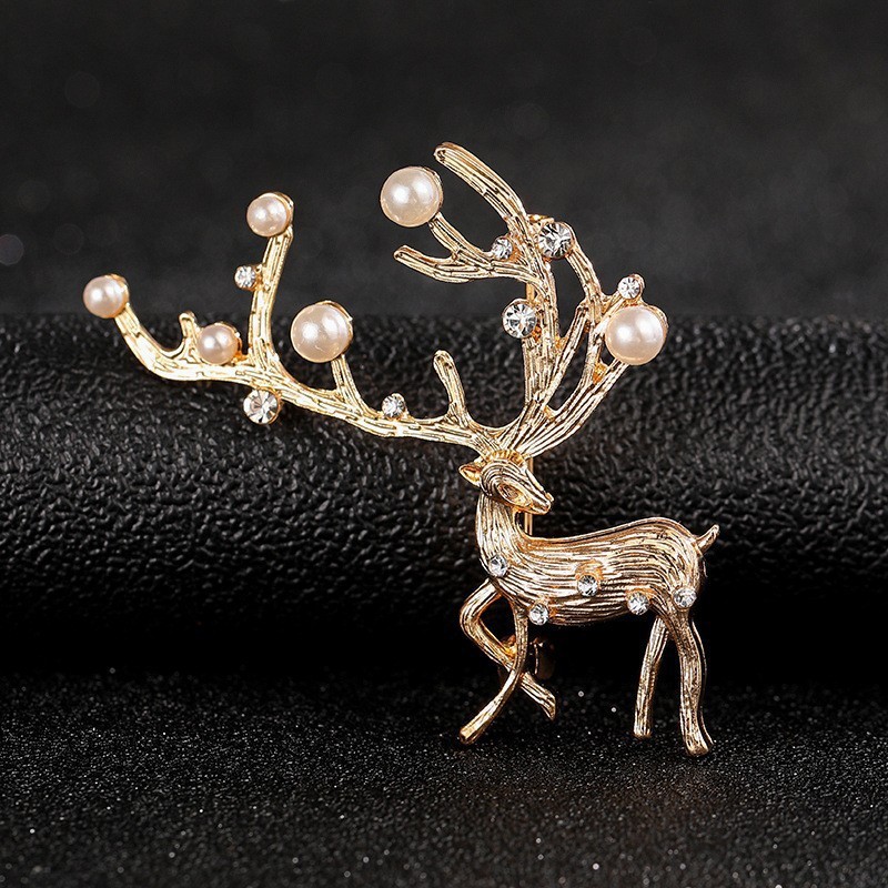 Broche para hombre diseño ciervo de navidad en oro 3d_voghion.com