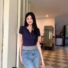 别致v领纽扣褶皱短袖t恤女夏季新款韩版修身不规则半袖藏青上衣短