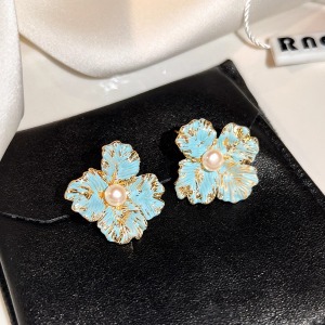 Pendientes de suministro de mercado nocturno de agujas de plata Pendientes de moda coreana en vivo Pendientes de estilo caliente Pendientes de lujo ligero Mujeres de alta gama