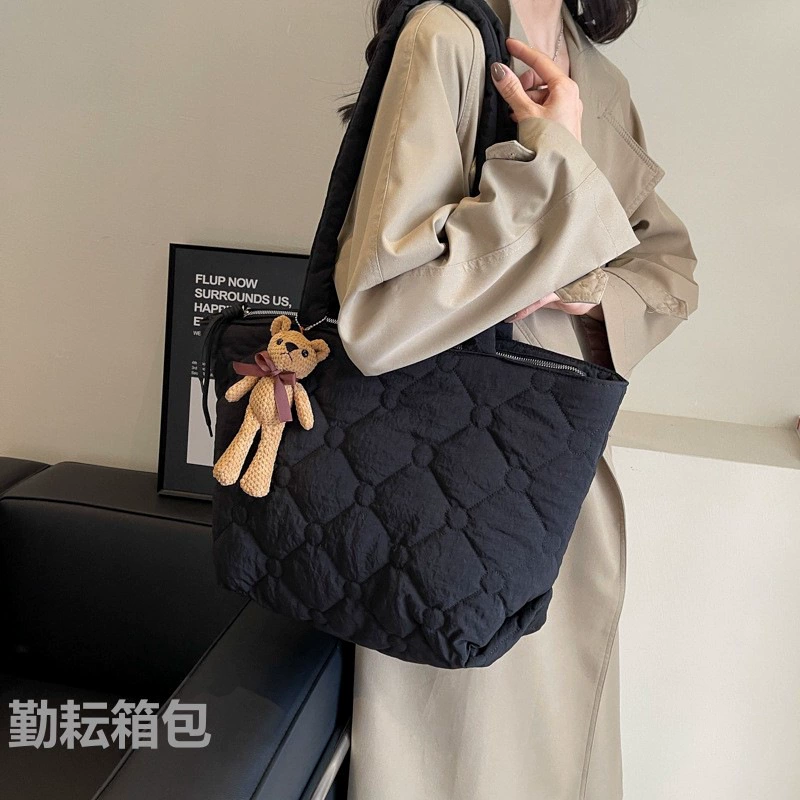Capacious spring universal shopping bag, down jacket, shoulder bag for leisure