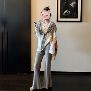 �nϵ�������bŮ���ɰ�ɫt��һ����ootd�����¿�l�y����΢��ѝ��