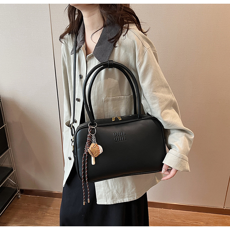 2026 nuevo nicho de moda bolos bolsos de gran capacidad bolsos de transporte de alta calidad sensación de hombro de un solo brazo