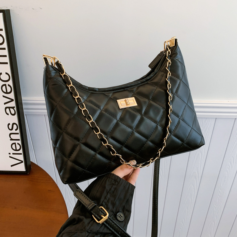 Nicho de diseño de cadena de diamante un hombro brazo tote 2024 nueva moda alta textura mochila de viaje