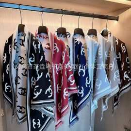 欧美新款时尚字母印花围巾秋冬复古三角巾披肩海内外明星热销同款