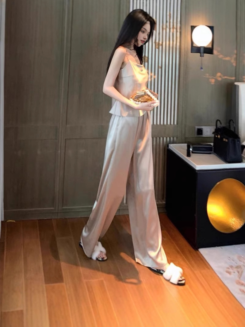 Quần âu nữ ống rộng chất liệu acetate satin cao cấp dáng xòe mùa hè — sâm panh