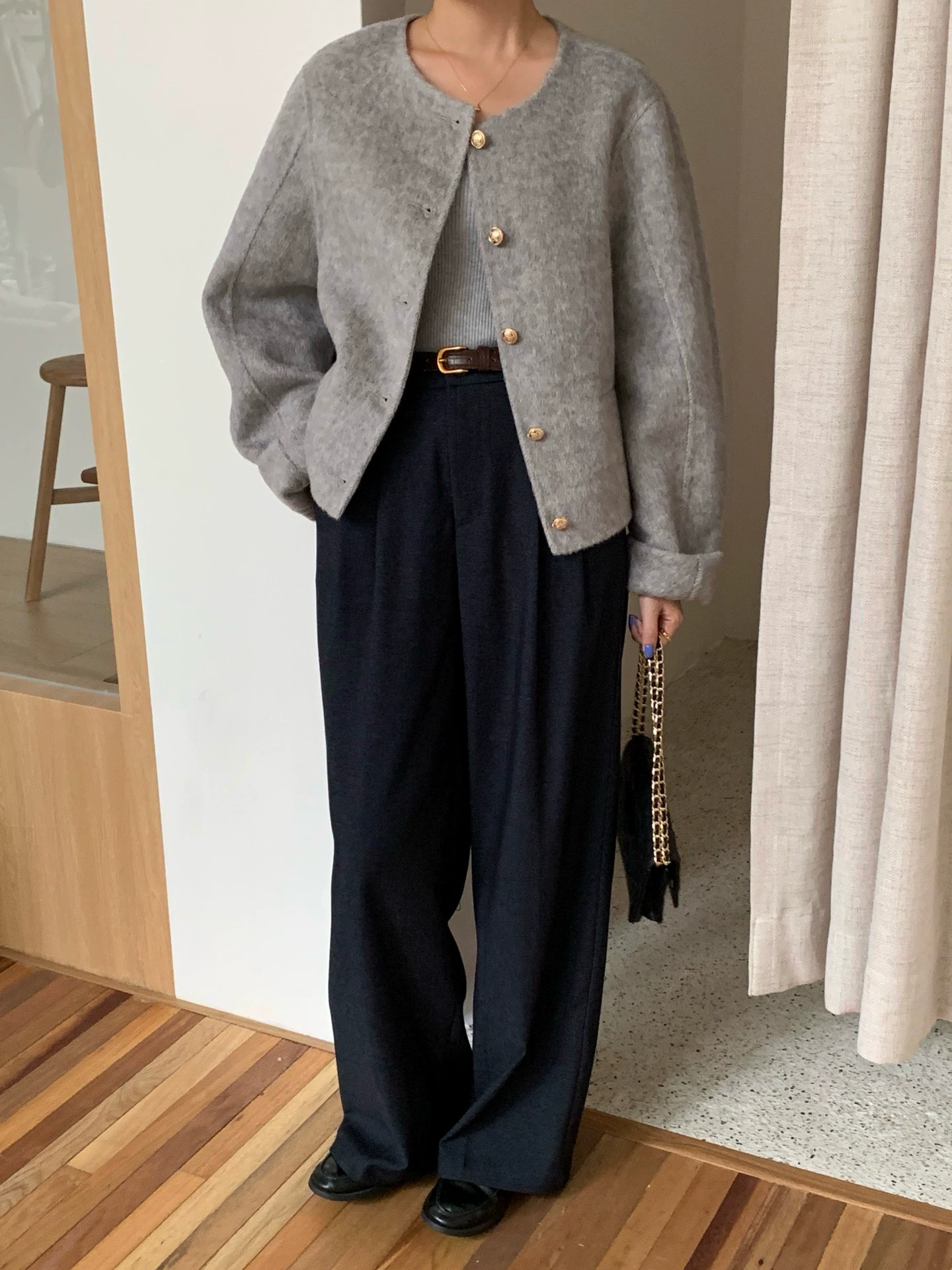 П metal woolen short jacket with a round collar?
