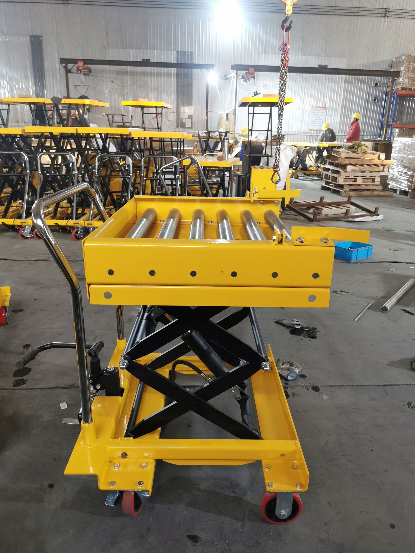 Manufacturer Customized Movable Scissor-Type Hand-Pushed Lifting Platform Cart, Hydraulic Lifting Platform, Electric Loading and Unloading Transport Vehicle