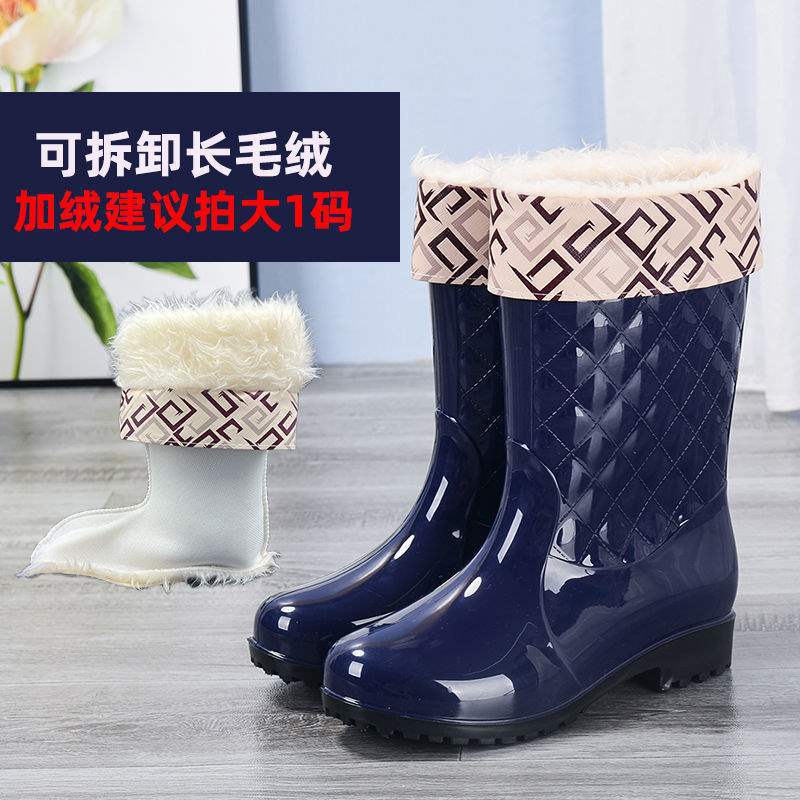 파란색 두꺼운 봉제 인형 한 사이즈 너무 작음